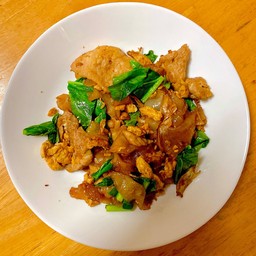 ผัดซีอิ๋ววววว เส้นใหญ่ยาว