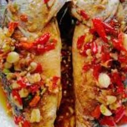 ปลาทูทอดราดพริกหวาน