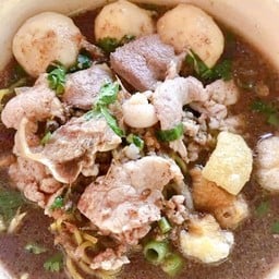 ก๋วยเตี๋ยวเรือกากหมูbyมู๋แอม