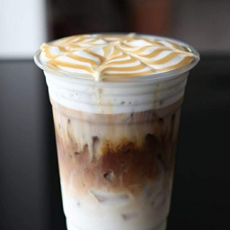 กาแฟคาราเมลมัคคิอาโต้เย็น