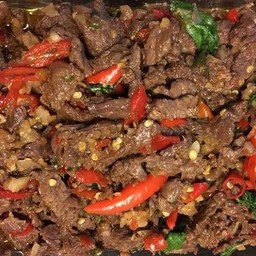 กะเพราเนื้อชิ้น กับข้าว