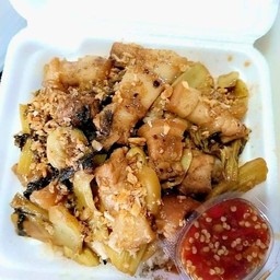 ข้าวราดสามชั้นผัดผักกาดฮ่องเต้ (จะคล้ายๆหมูหวานผัดกระเทียม)