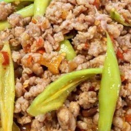 ผัดพริกอ่อนหมูสับ