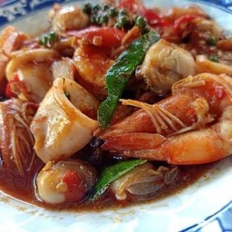 ผัดพริกแกงทะเล กับข้าว