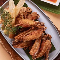 ปีกไก่กลางทอดเกลือ