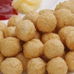 ลูกชิ้นทอด byเจ้อ้อม@ชินตา