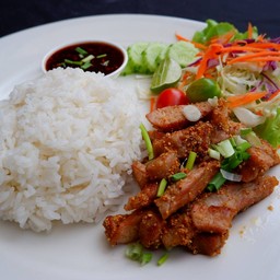 ข้าวไก่ย่างจิ้มแจ่ว