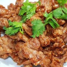 หมูกระเทียม กับข้าว