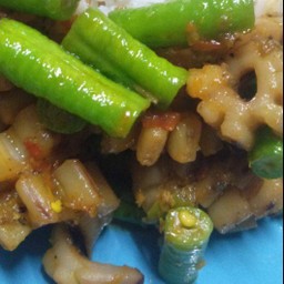 ผัดพริกแกง เป็นกับข้าว