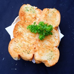 ขนมปังกระเทียม