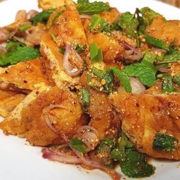 ข้าวราดลาบไข่เจียว