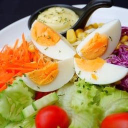 สลัดผักไข่ต้ม