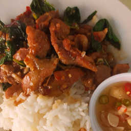 ข้าวกะเพราหมูตุ๋น