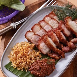 หมูสามชั้นทอดน้ำปลา น้ำจิ้มแจ่วบอง