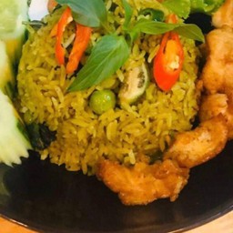 ข้าวผัดเครื่องแกงเขียวหวาน ไก่กรอบ