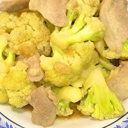 ผัดกะหล่ำดอกไก่ ราดข้าว