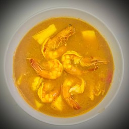 แกงส้มกุ้งยอดมะพร้าว