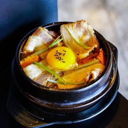 Ramyorn Spicy smoked pork belly รามยอนหมูสามชั้นสไลด์