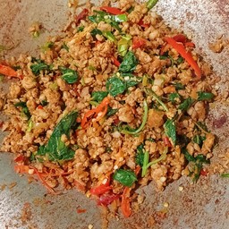 คั่วกลิ้งหมูสับ ราดข้าว