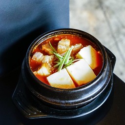 Kimchi pork & tofu soup ซุปเต้าหู้อ่อนกิมจิ