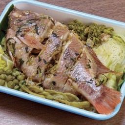 ปลาทับทิมนึ่งสมุนไพร(ใช้เวลามากกว่า49 นาที นะคะ)