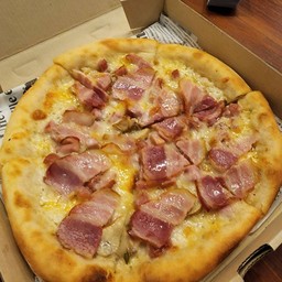 พิซซ่าคาโบนาร่าเบคอน