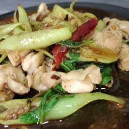กะเพราไก่เนื้อน่อง (กับข้าว) เปลี่ยนเป็นอกไก่พิมพ์แจ้งได้ครับ