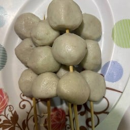 ลูกชิ้นปิ้งหน้าเคอรี่