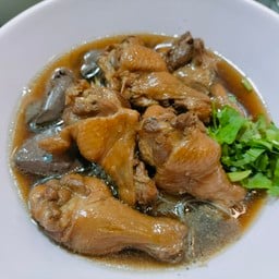 ก๋วยเตี๋ยวไก่ตุ๋น พิเศษ