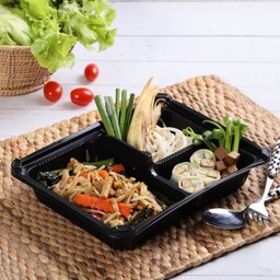 ผัดไทยมังสวิรัติ + ปอเปี๊ยะสดมังสวิรัติ
