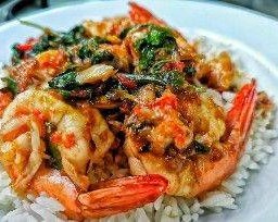 ข้าวผัดกระเพรากุ้ง