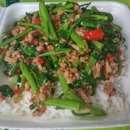 ข้าวผัดผักบุ้งหมูสับ