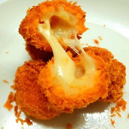 [อร่อยซ่ากับโค้ก] ซุปเปอร์ชีสบอล +  โค้ก ออริจินัล (กระป๋อง) 