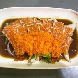 ยำแซลมอนไข่กุ้ง