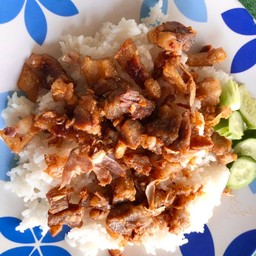 ข้าวหมูกรอบกระเทียม