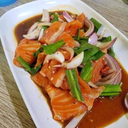 ยำแซลมอน