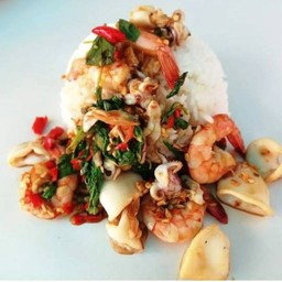 ข้าวราดกระเพรารวม