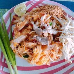 ผัดไทหมูกรอบ
