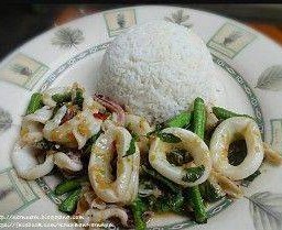 ข้าวผัดกระเพราหมึก