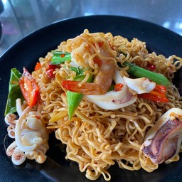 ผัดมาม่าขี้เมาทะเล