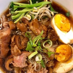 ก๋วยเตี๋ยวขาหมู