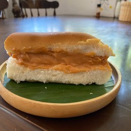 ขนมปังนึ่งสังขยาชาไทย