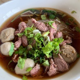 ก๋วยเตี๋ยวลูกชิ้นน้ำข้นสูตรดั้งเดิมBy เจ๊หมวยวัดพระศรี สาขาตลาดกม.2