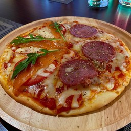 เปบเปอโรนี่พิซซ่า / แซลมอนพิซซ่า