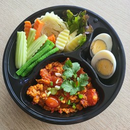 น้ำพริกอ่องอกไก่ ไข่ต้ม ผักลวก