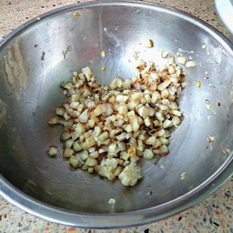 ข้าวโพดขาวฝานคลุกน้ำกะทิ