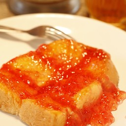 ขนมปัง เนย - สตอเบอร์รี่