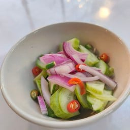 ผักและน้ำอาจาด