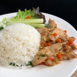 ข้าวกระเทียมไก่