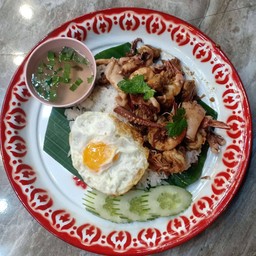 ทะเล (กุ้ง+หมึก+หอย)+ไข่ดาว ทอดกระเทียม